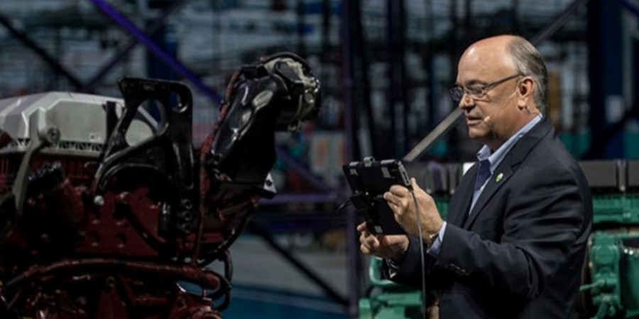 Jim Heppelmann, PTC CEO, demonstrates the power of AR and Digital Thread at the LiveWorx 2019 keynote address.